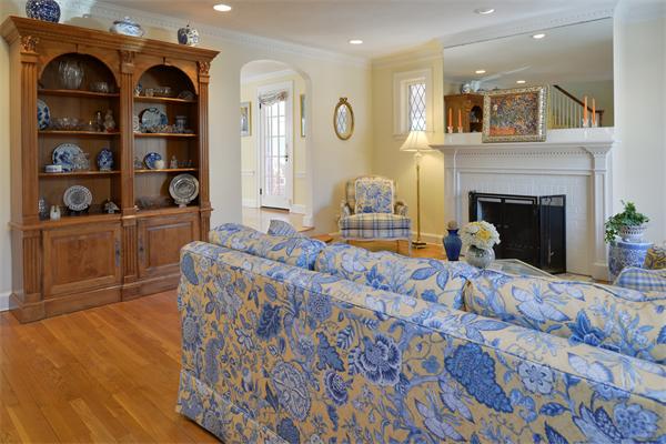 40 Powder House Rd Extension Medford, MA 02155 - Photo 4 of 30