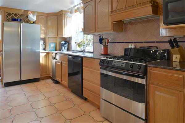 40 Powder House Rd Extension Medford, MA 02155 - Photo 6 of 30