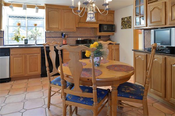 40 Powder House Rd Extension Medford, MA 02155 - Photo 8 of 30