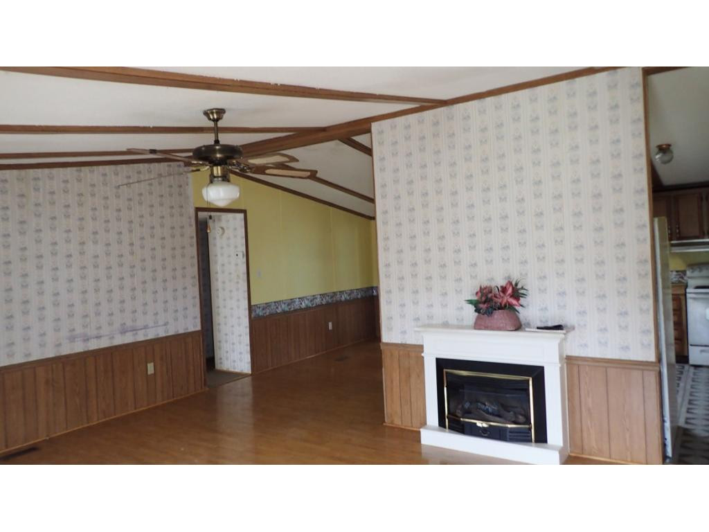 654 Double Springs Road Fall Branch, TN 37656 - Photo 3 of 16 Living room