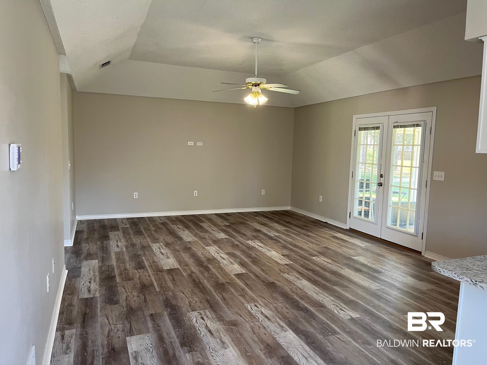 422 Meadow Lane Foley, AL 36535 - Photo 8 of 34 Family room