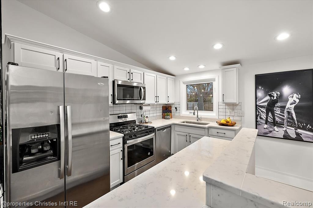 2011 Nakota Road Royal Oak, MI 48073 - Photo 11 of 27 Gallery Image 11