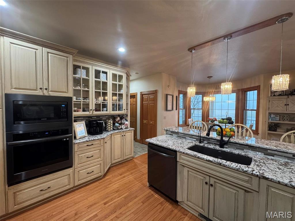 5500 Hidden Valley Road Hannibal, MO 63401 - Photo 8 of 46