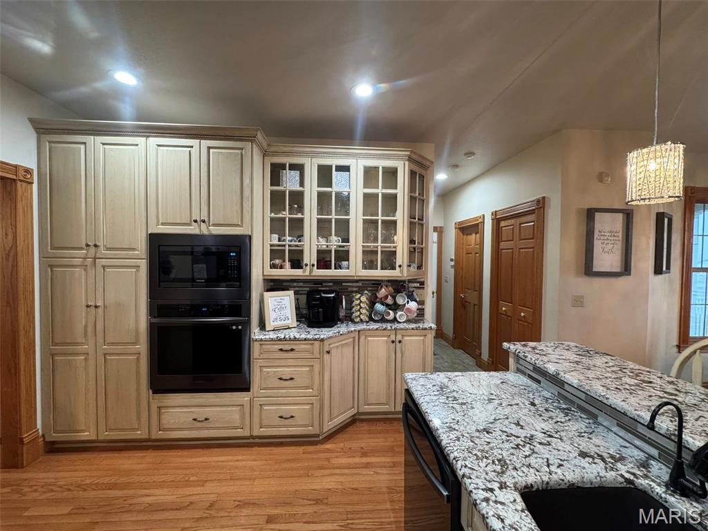 5500 Hidden Valley Road Hannibal, MO 63401 - Photo 9 of 46