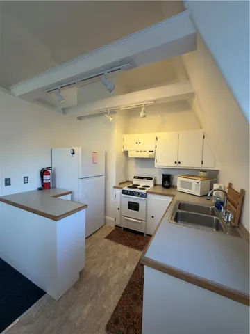 $1,850 | 6 Sunnyside Place, Unit 5, Newport, RI 02840