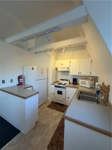 $1,850 | 6 Sunnyside Place, Unit 5, Newport, RI 02840