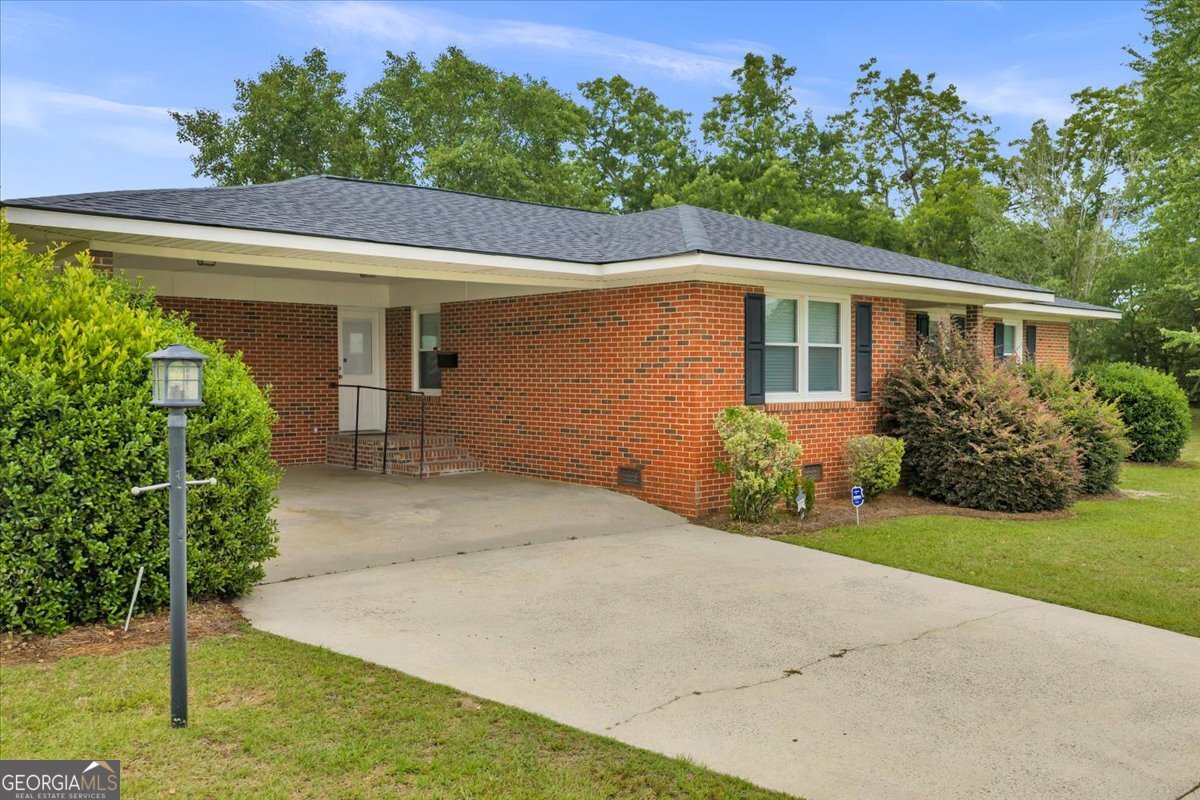 240 Peter Street Cochran, GA 31014 - Photo 2 of 48
