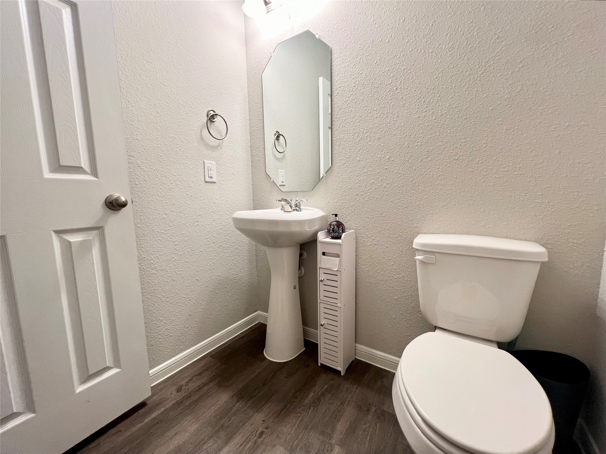 10036 Gold Finch Run Magnolia, TX 77354 - Photo 15 of 17 Downstairs half bath, perfect for guests.
