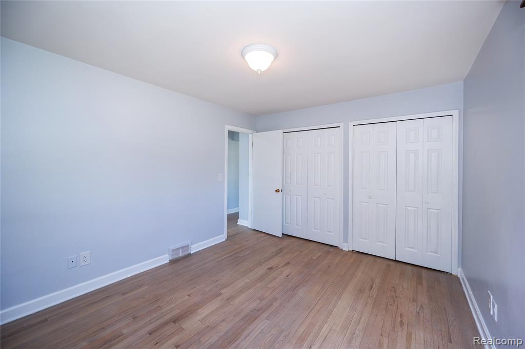 5646 Cambourne Road Dearborn Heights, MI 48127 - Photo 25 of 42