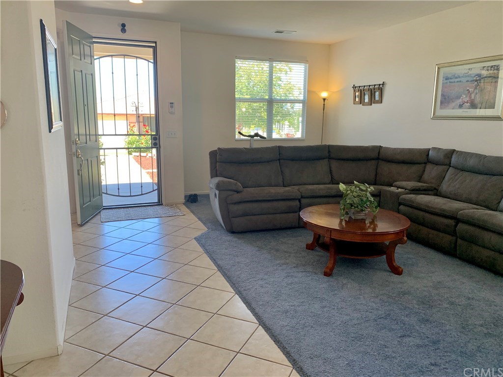 24817 Butterchurn Road Wildomar, CA 92595 - Photo 12 of 39 Lots of natural sunlight throughout