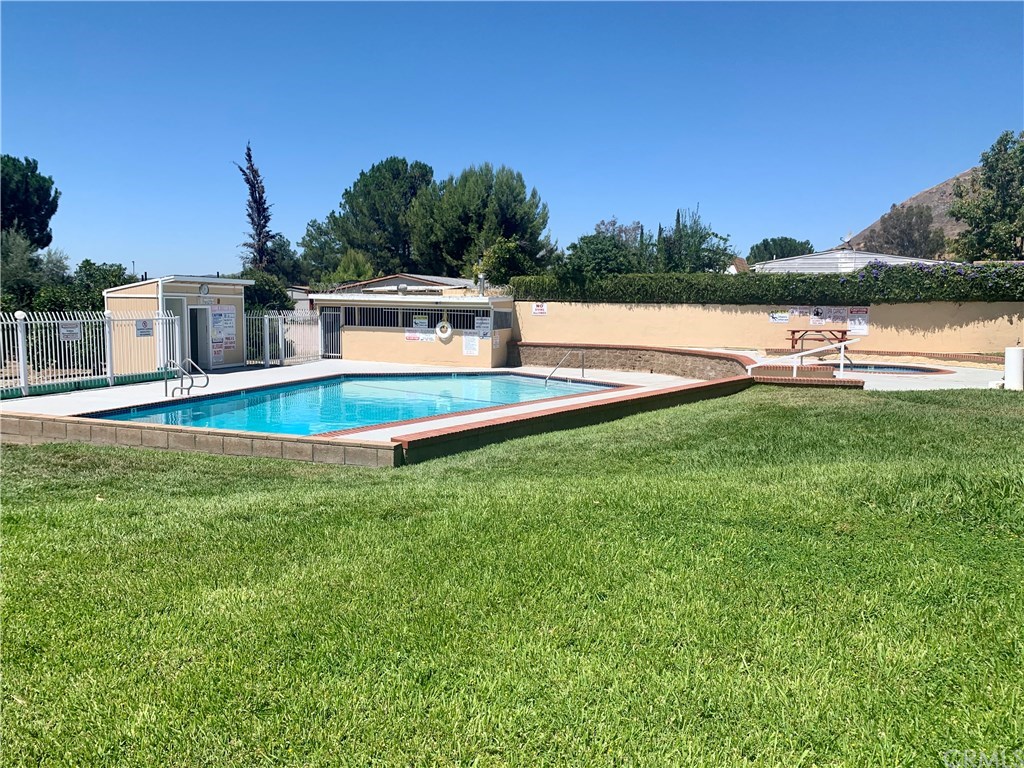 24817 Butterchurn Road Wildomar, CA 92595 - Photo 38 of 39 Well-maintained HOA grounds. (Only $68 per month for HOA dues!!)