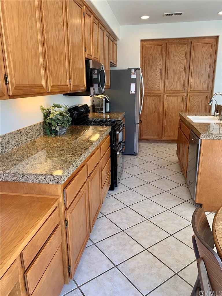 24817 Butterchurn Road Wildomar, CA 92595 - Photo 9 of 39 Beautiful! The chef can enjoy the double oven! Convenient center island with double sink and dishwasher, plus great view of the family book and backyard.