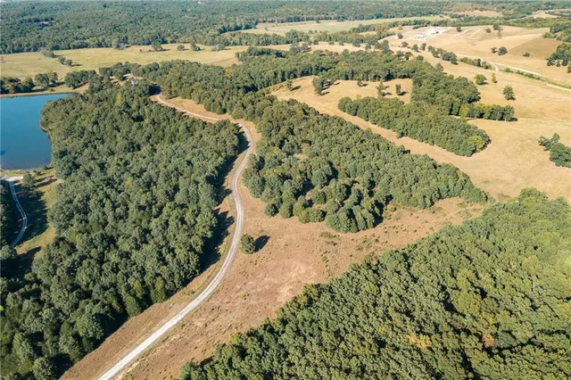 $184,500 | 0 Fraction Point Drive, Warsaw, MO 65355