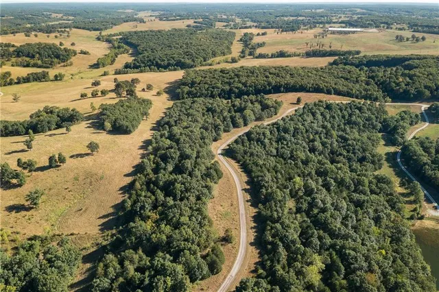 $184,500 | 0 Fraction Point Drive, Warsaw, MO 65355