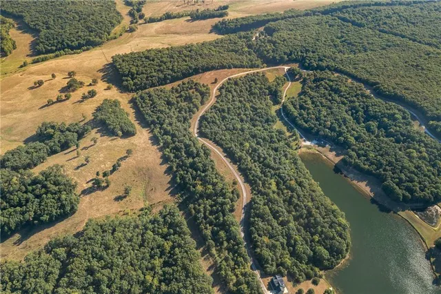 $184,500 | 0 Fraction Point Drive, Warsaw, MO 65355