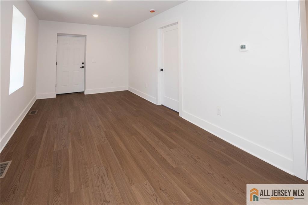 339 Crows Mill Road Fords, NJ 08863 - Photo 8 of 27