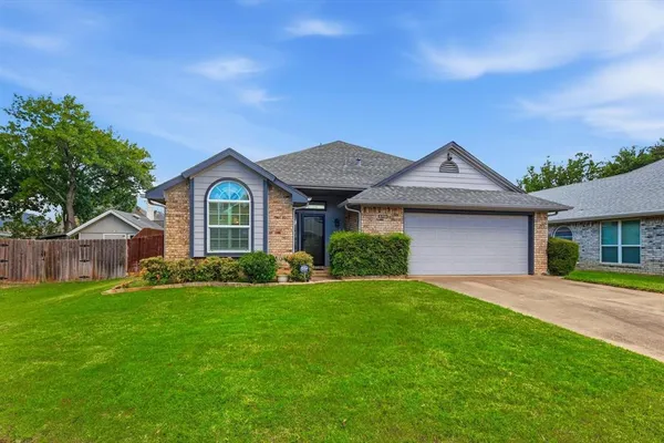 $420,000 | 2703 Old English Court, Euless, TX 76039