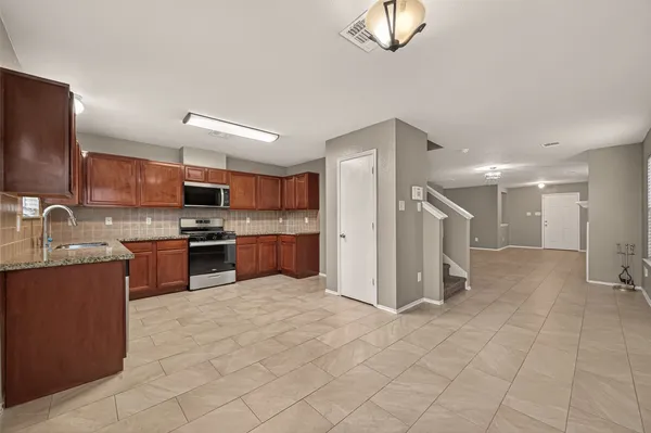 $2,400 | 2918 Latch Lane, Houston, TX 77038