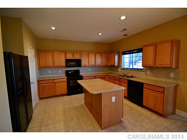 2127 Maple Tree Court Charlotte, NC 28214 - Photo 2 of 23