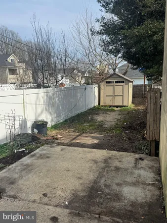 a view of a yard with a house