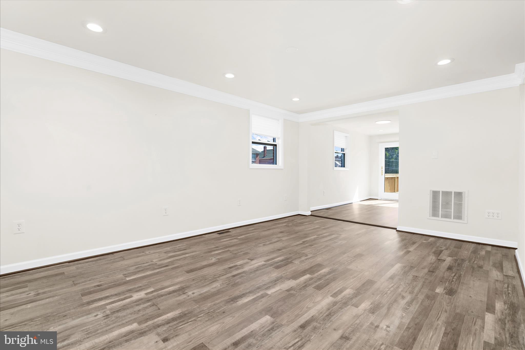 2703 Creston Road Baltimore, MD 21222 - Photo 4 of 38