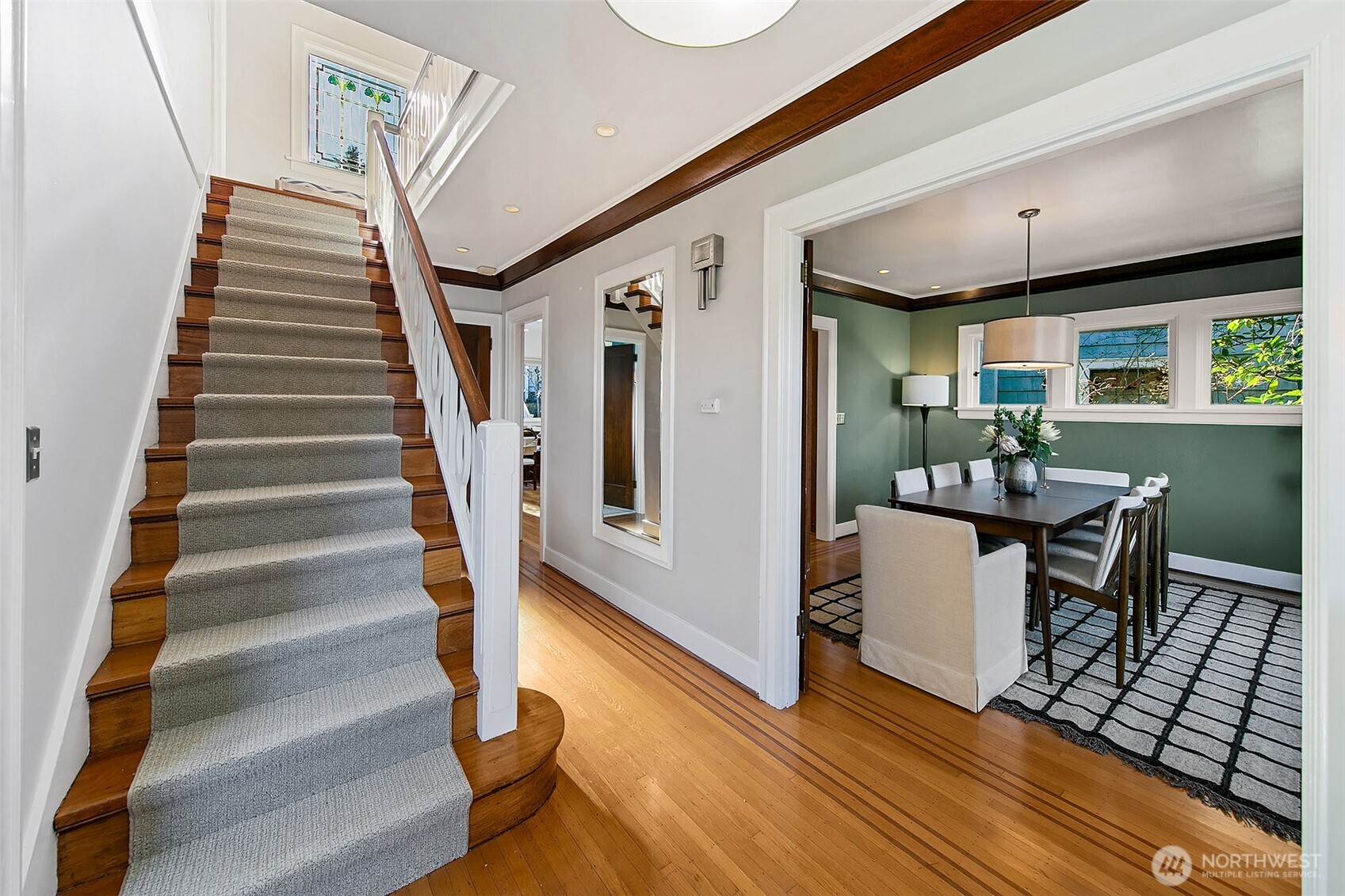 1939 East Crescent Drive Seattle, WA 98112 - Photo 18 of 34