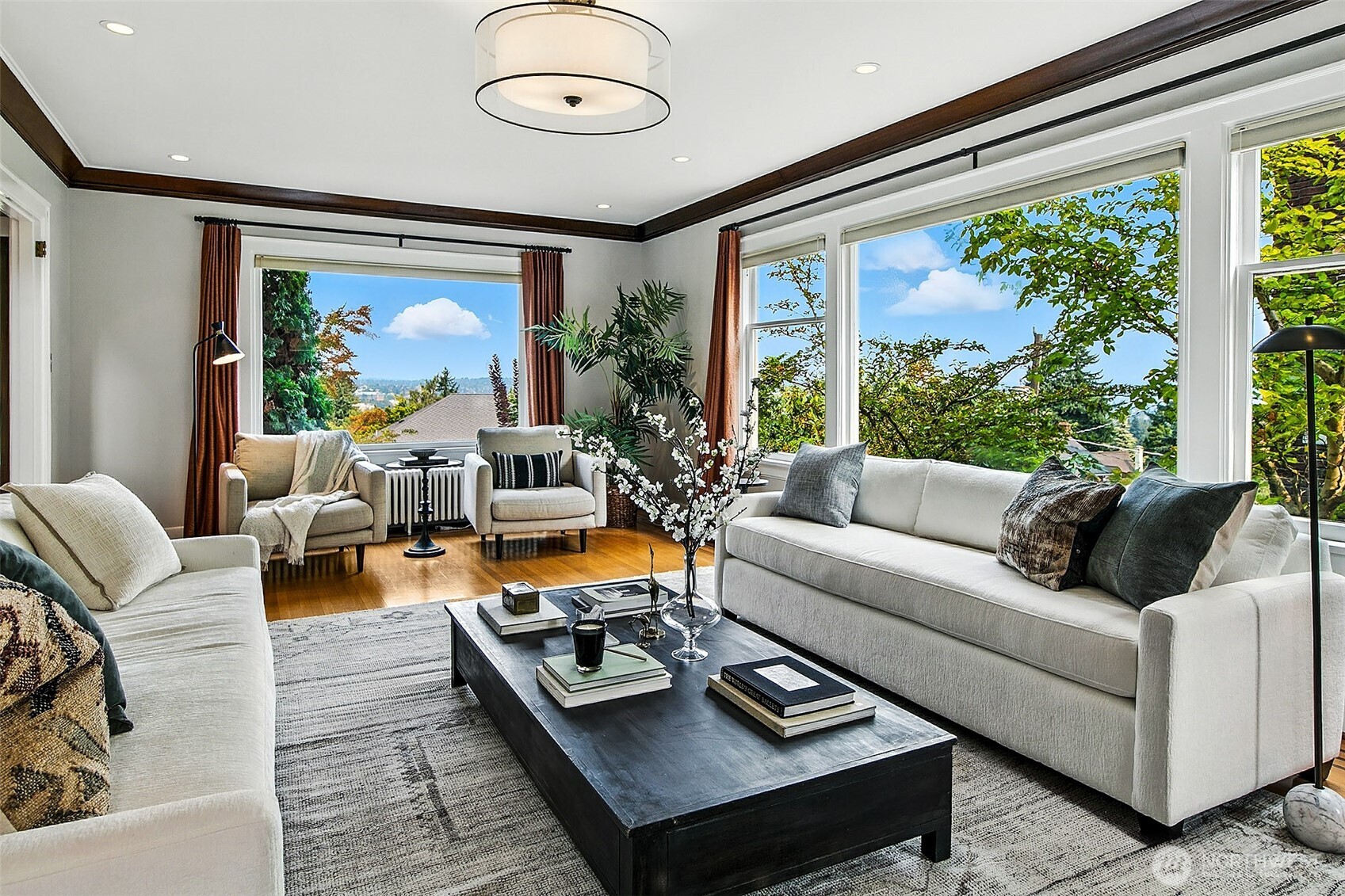 1939 East Crescent Drive Seattle, WA 98112 - Photo 7 of 34