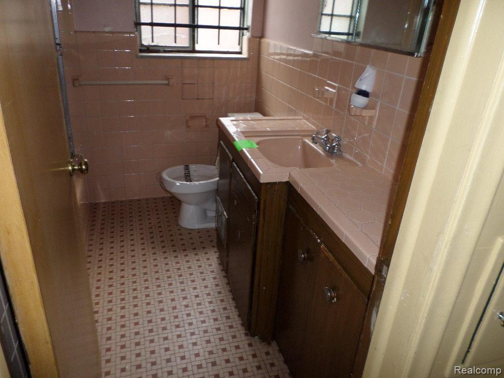 18980 Forrer Street Detroit, MI 48235 - Photo 6 of 12 SAM_0603.jpg