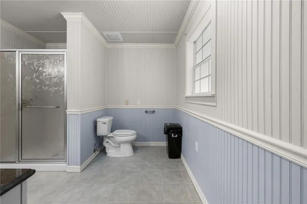 a bathroom with a toilet and a shower