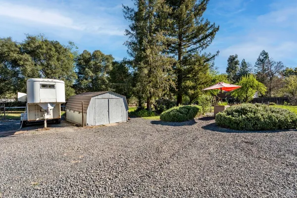 a view of a back yard of the house