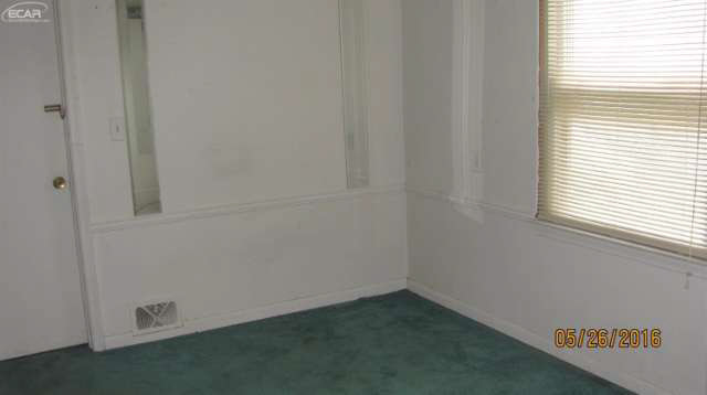 2308 Miller Road Flint, MI 48503 - Photo 8 of 18 21176437-7.JPG