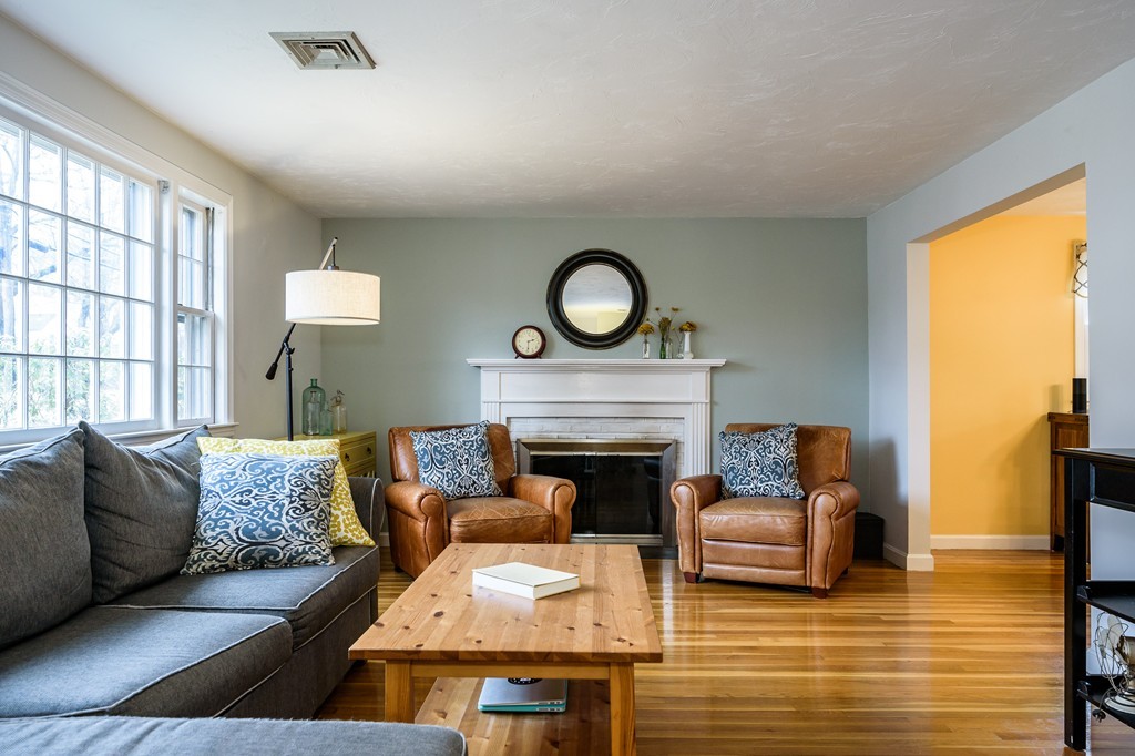 1326 Old Worcester Road Framingham, MA 01701 - Photo 5 of 30 Gallery Image 5