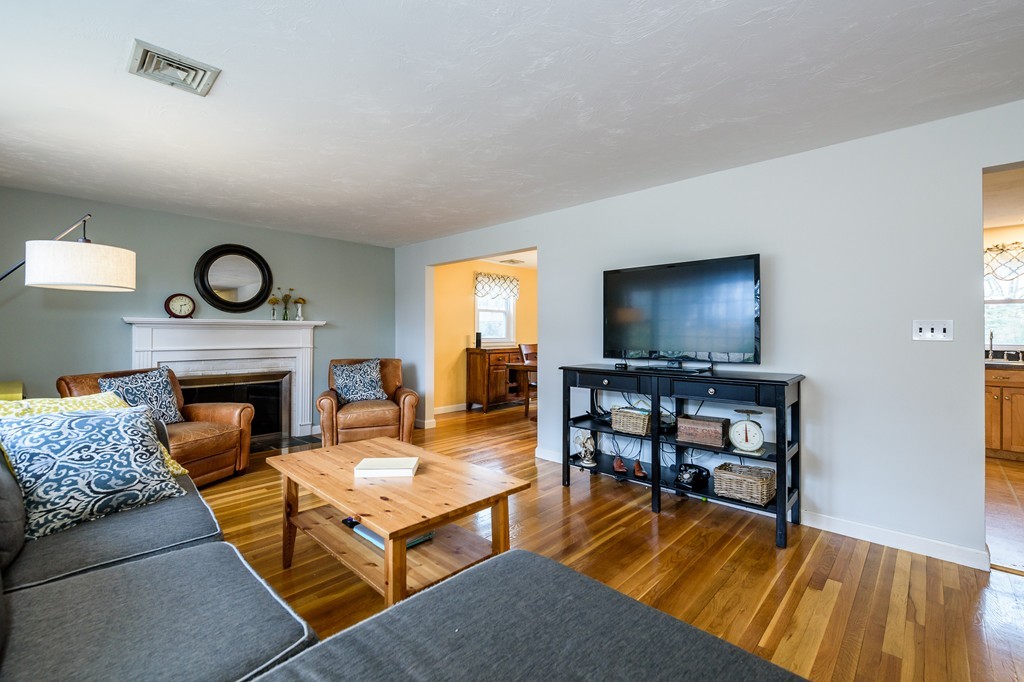 1326 Old Worcester Road Framingham, MA 01701 - Photo 6 of 30 Gallery Image 6