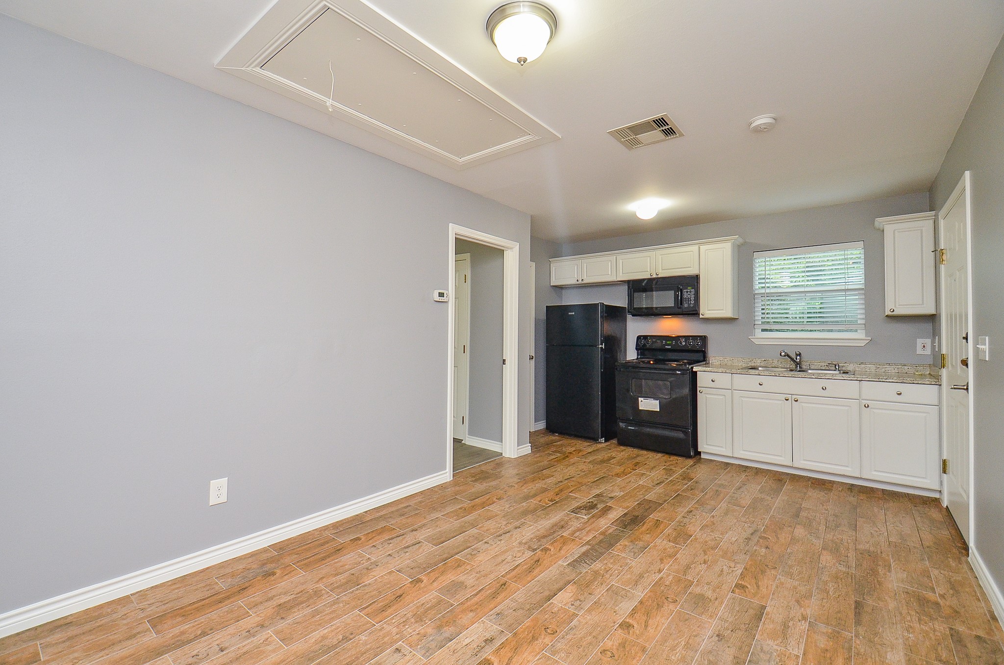 303 Vincent Street, Unit A Houston, TX 77009 - Photo 7 of 15 Kitchen and living space