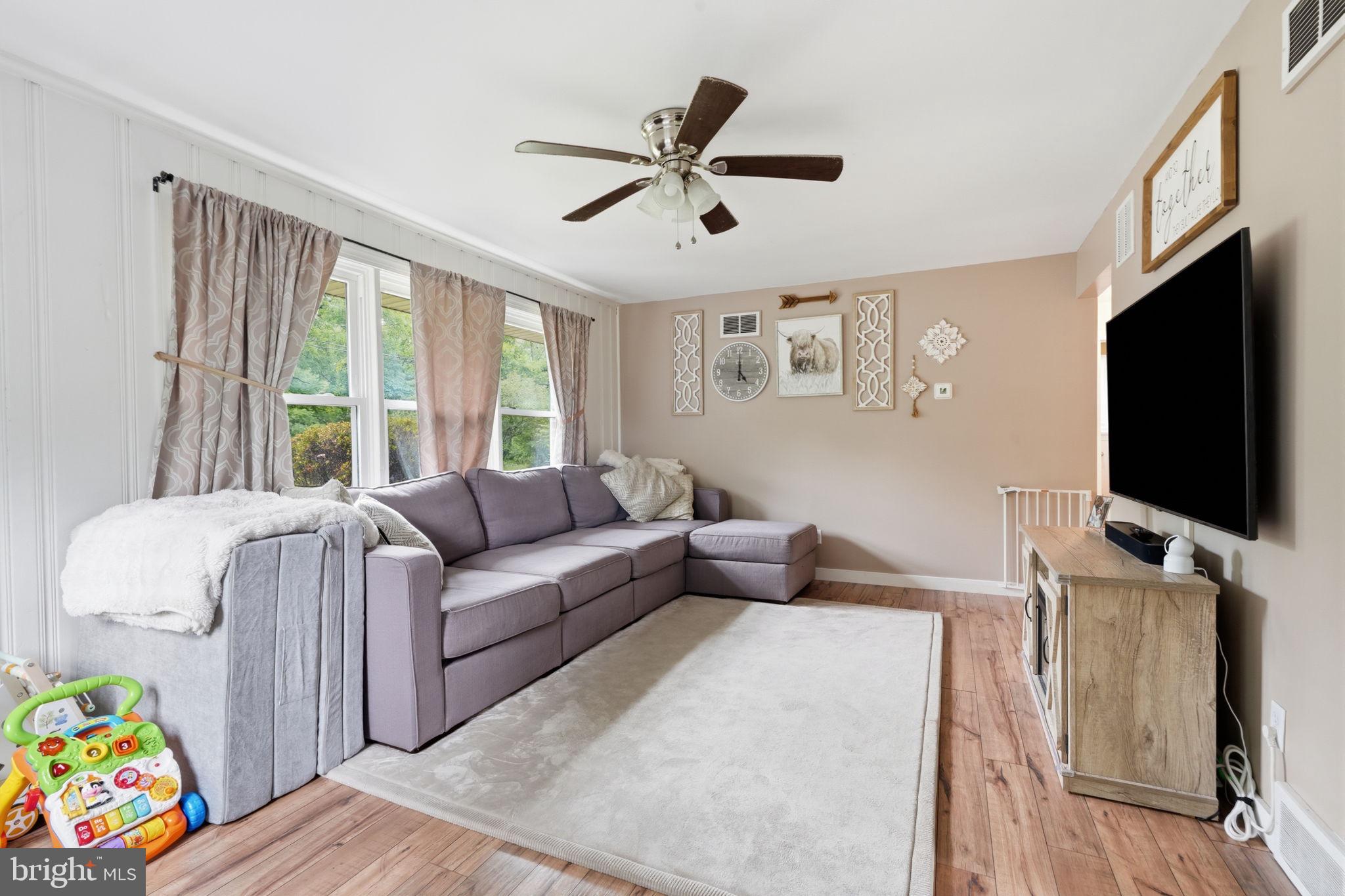20 Poplar Road Ringoes, NJ 08551 - Photo 6 of 44 Bright and inviting living space.