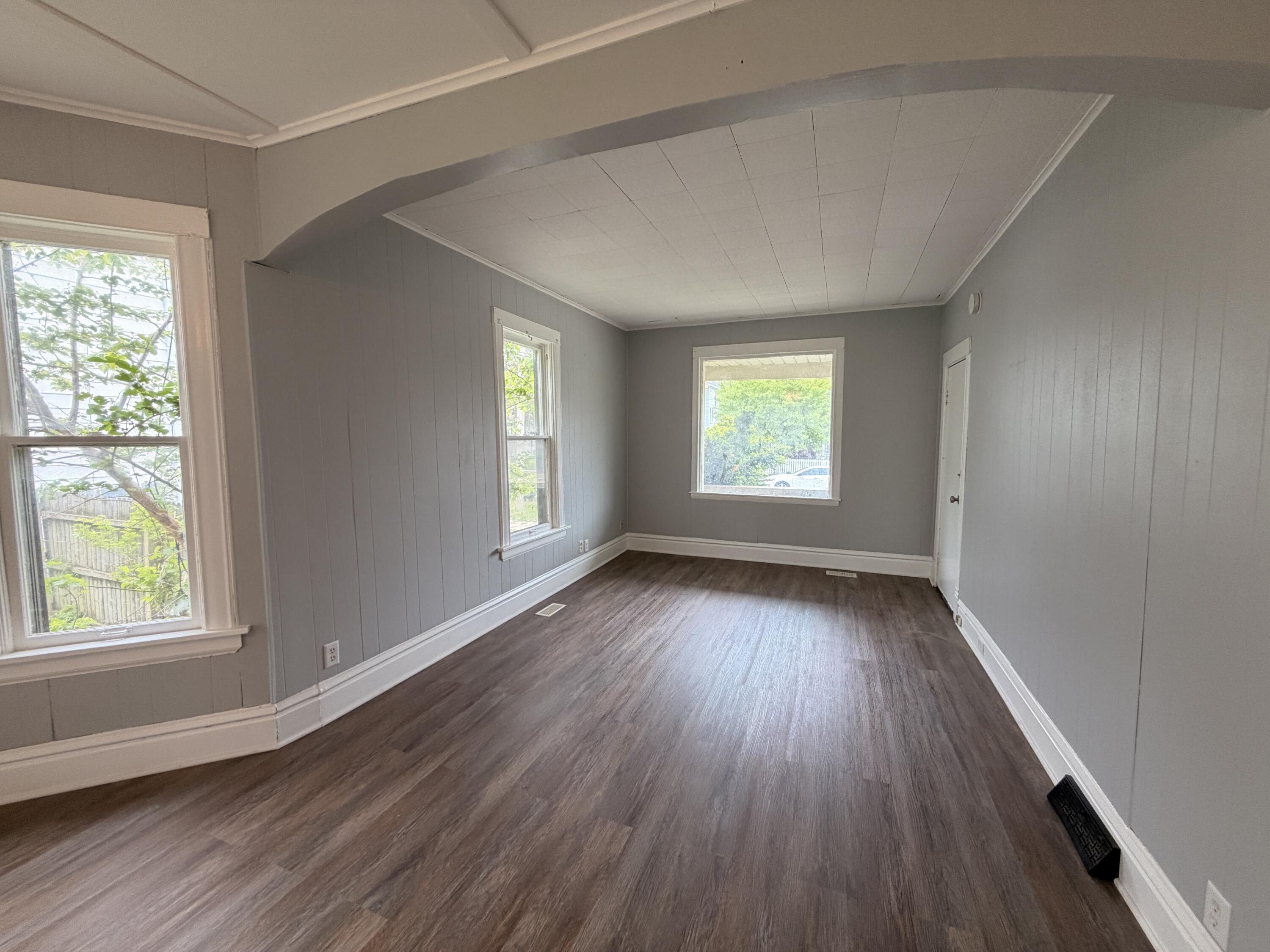 2112 53rd Street Kenosha, WI 53140 - Photo 4 of 15 Living Room