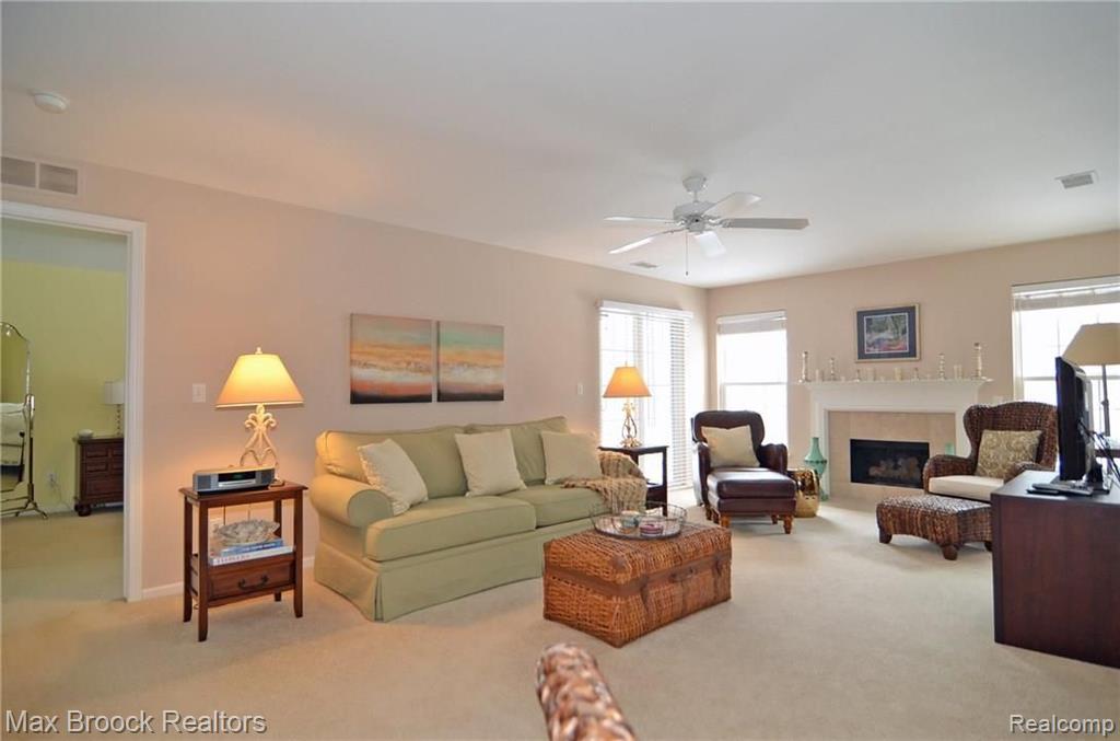 3489 Tremonte Circle, Unit 214 Rochester, MI 48306 - Photo 4 of 25