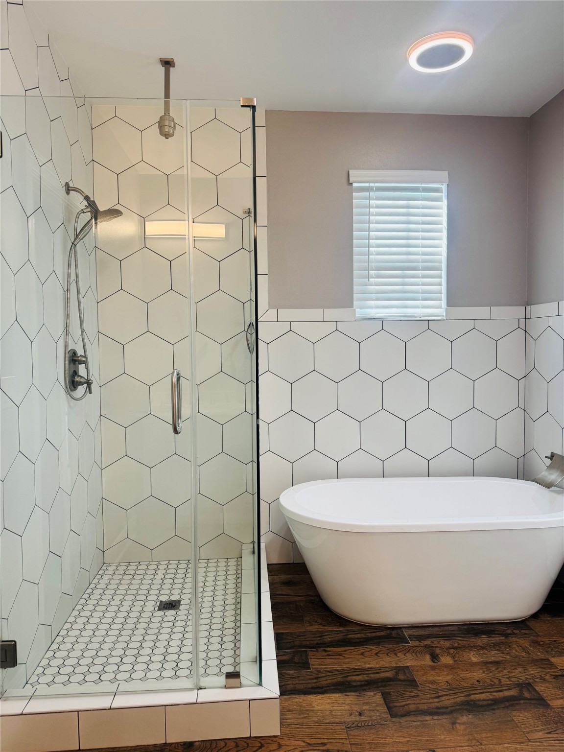 5317 Higgins Street Houston, TX 77033 - Photo 18 of 50 a white tub sitting next to a white wall