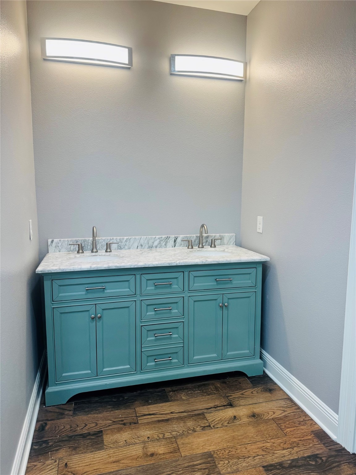 5317 Higgins Street Houston, TX 77033 - Photo 20 of 50 a bathroom with a sink and a mirror