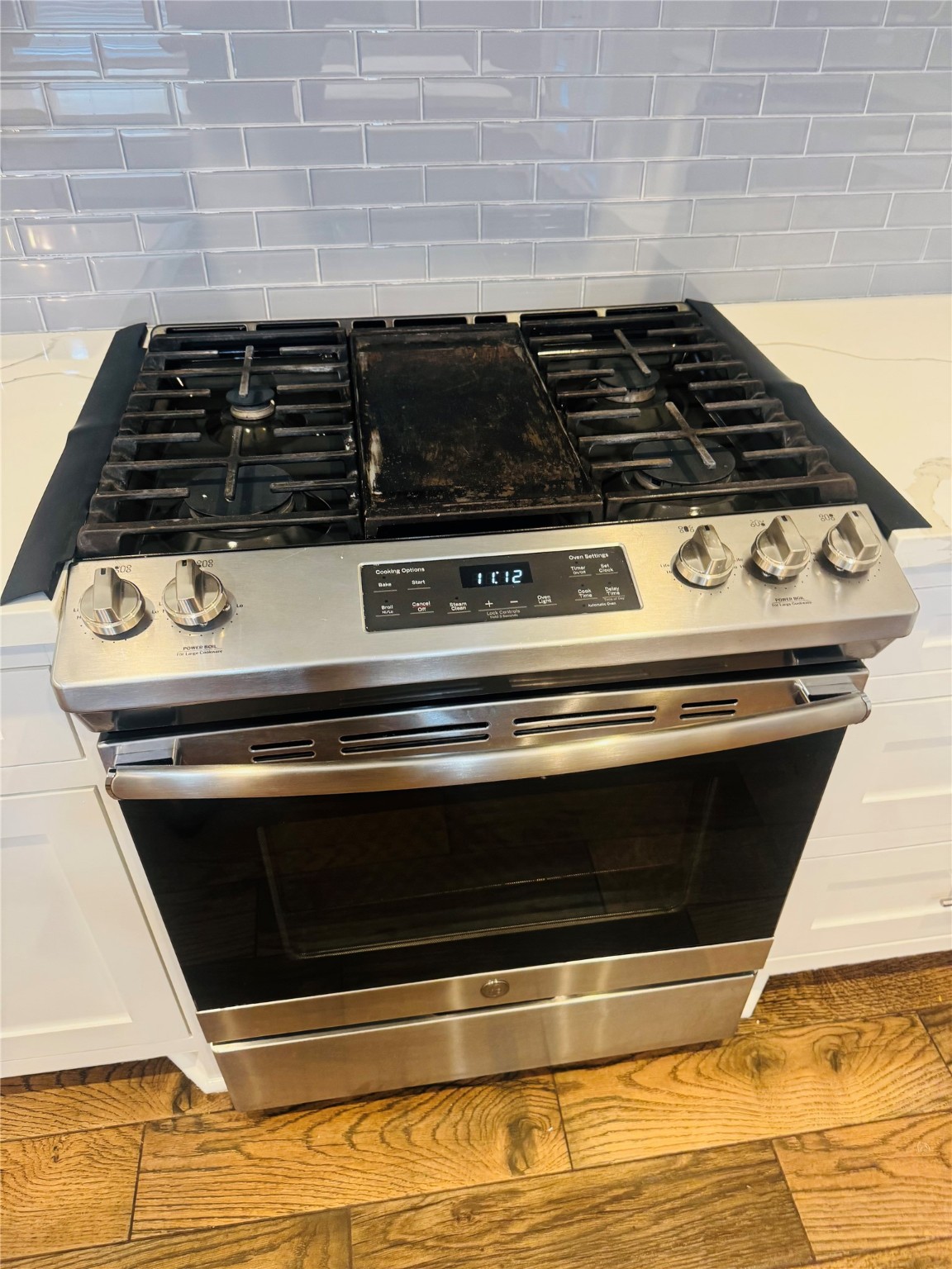 5317 Higgins Street Houston, TX 77033 - Photo 4 of 50 a close view of stove top oven