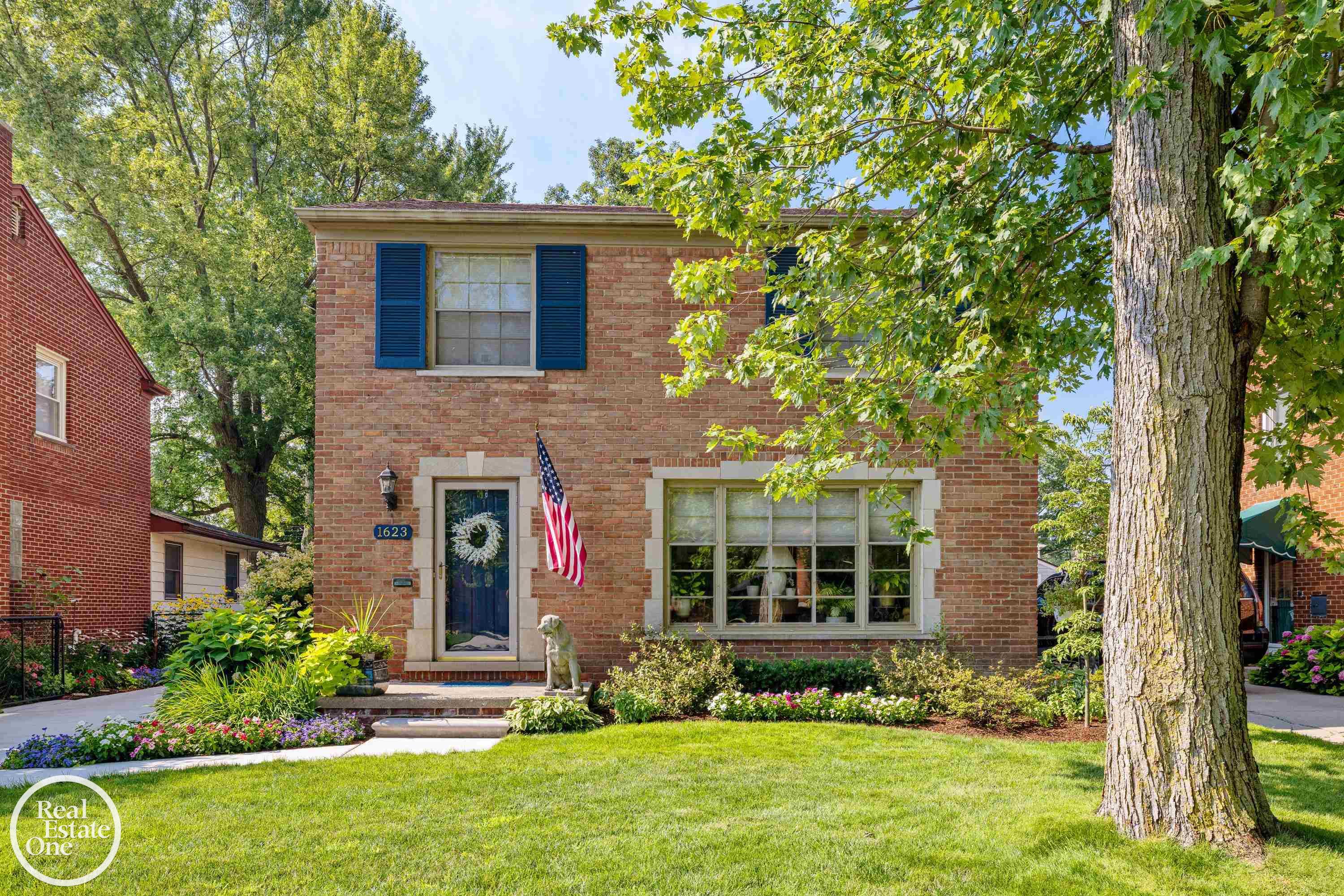 1623 Severn Road Grosse Pointe, MI 48236 - Photo 1 of 68 50202314-925bc662-72c3-48c1-93e9-03125dbfb377.JPG