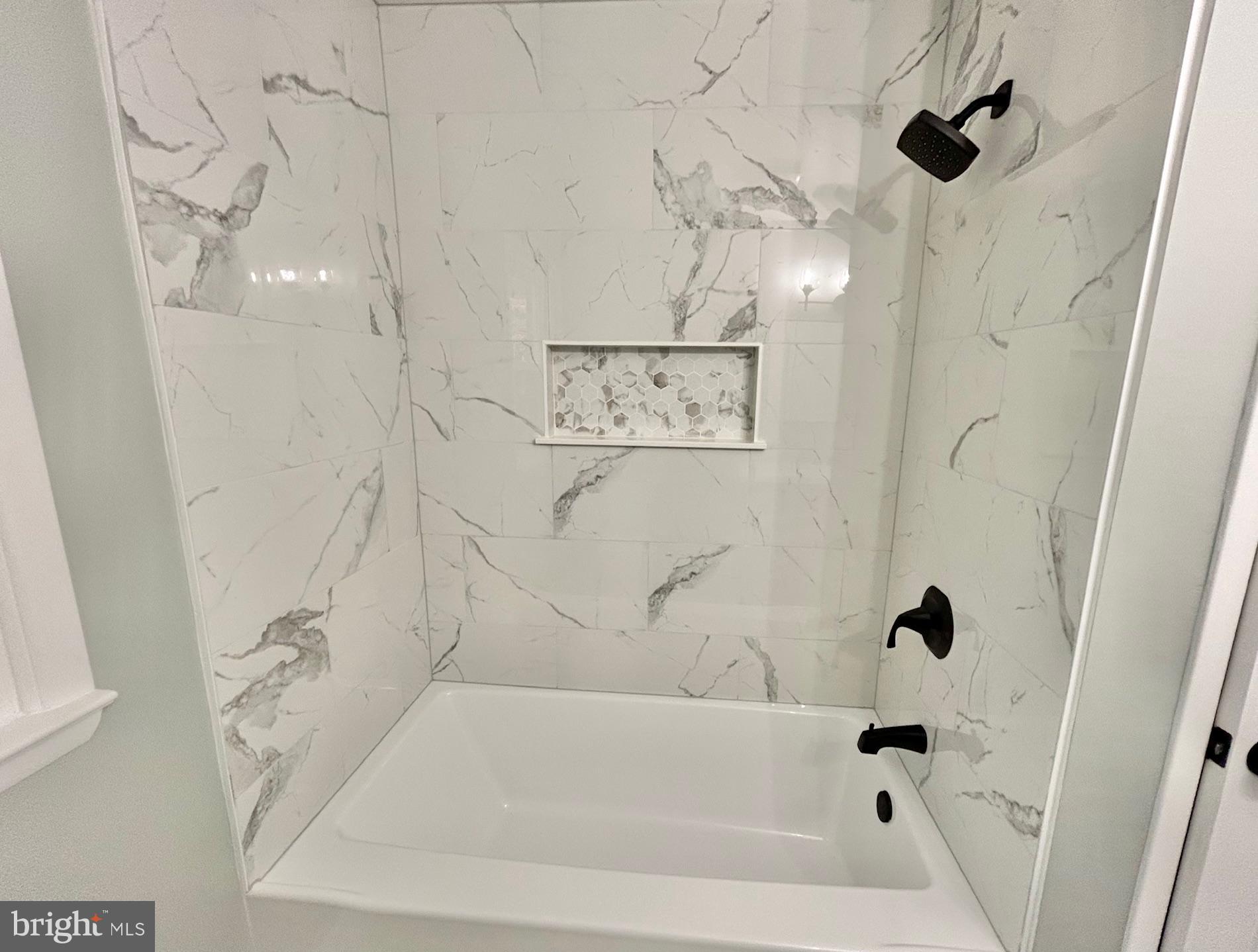 1224 Grinnell Road Wilmington, DE 19803 - Photo 25 of 48 a bathroom with a bathtub