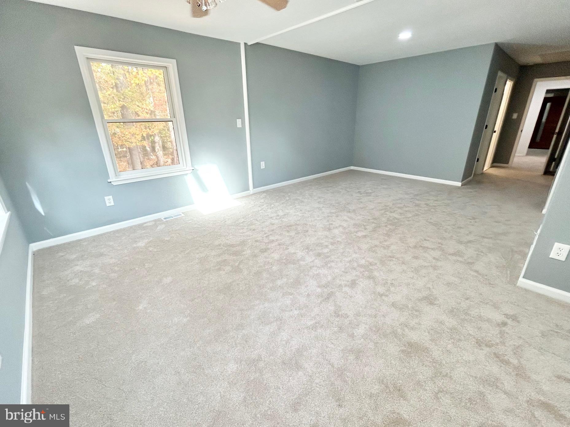 1224 Grinnell Road Wilmington, DE 19803 - Photo 28 of 48 an empty room with windows and closet