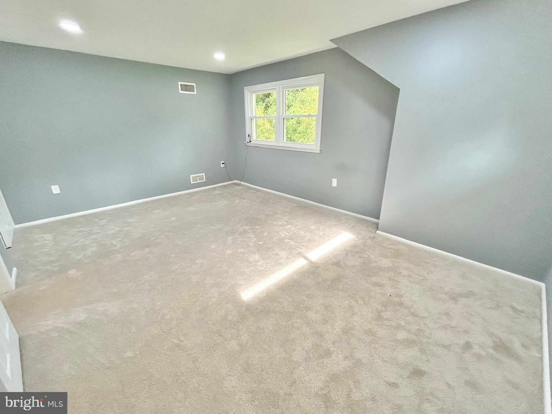 1224 Grinnell Road Wilmington, DE 19803 - Photo 41 of 48 an empty room with windows