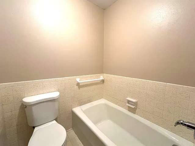 $1,600 | 1202 West Munson Street, Denison, TX 75020