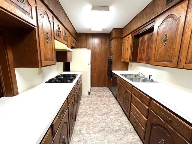 $1,600 | 1202 West Munson Street, Denison, TX 75020