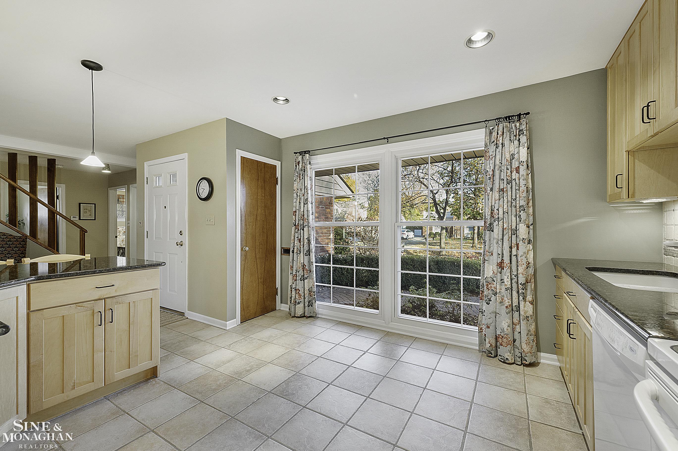 533 Hawthorne Road Grosse Pointe Woods, MI 48236 - Photo 9 of 49 Gallery Image 9