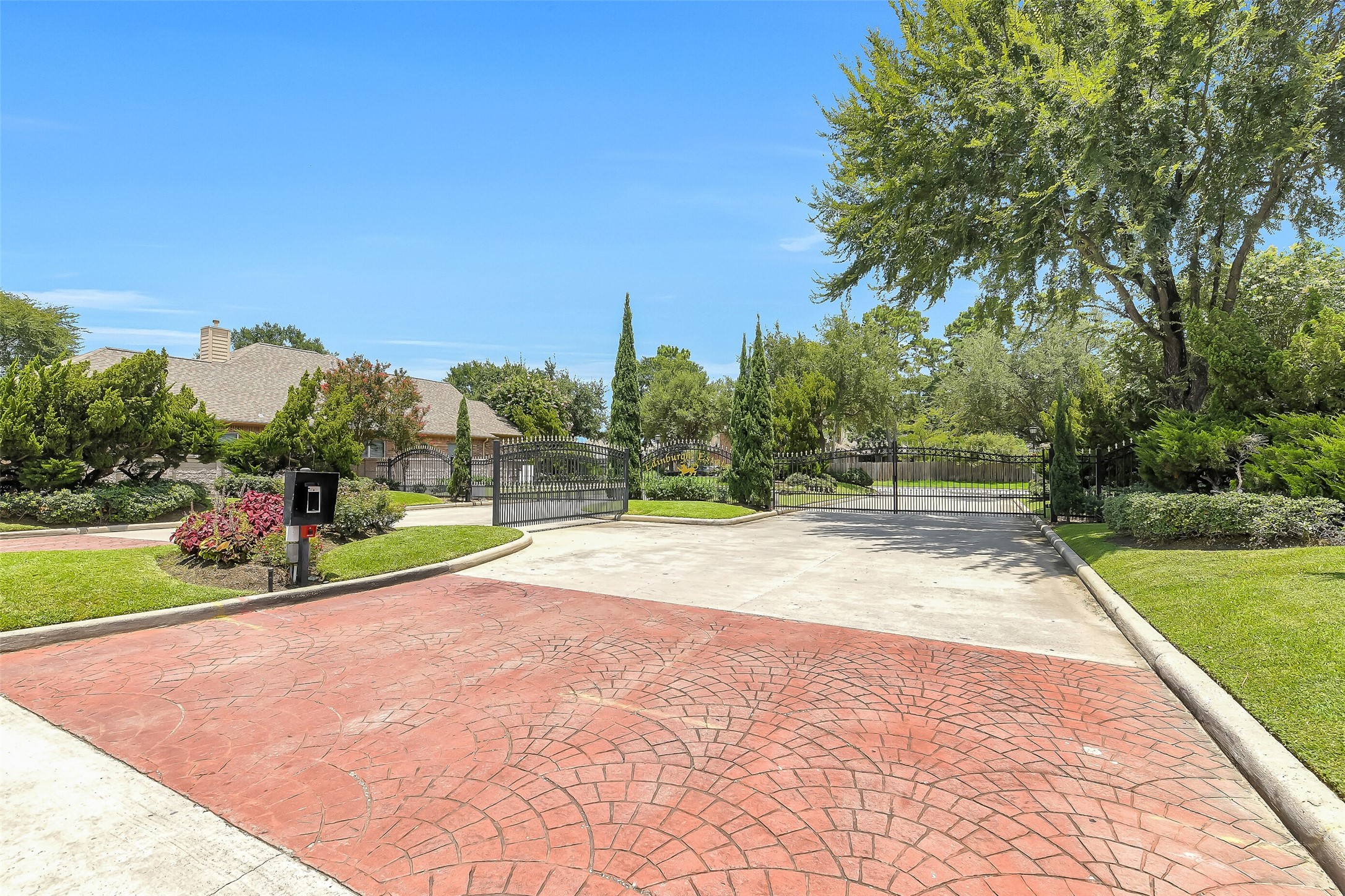 14906 Windsor Manor Houston, TX 77069 - Photo 32 of 34 Private gated entrance to community ~