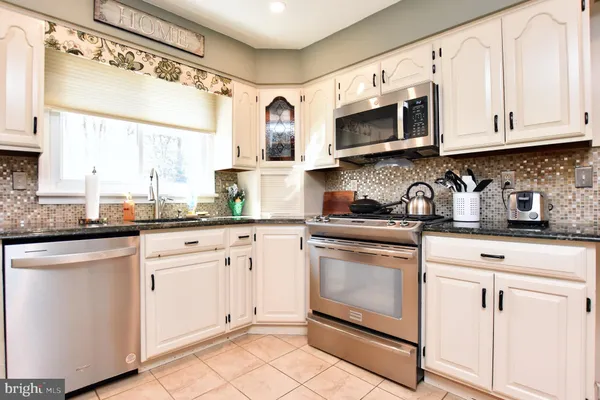 $660,000 | 26 Maine Trail, Medford, NJ 08055