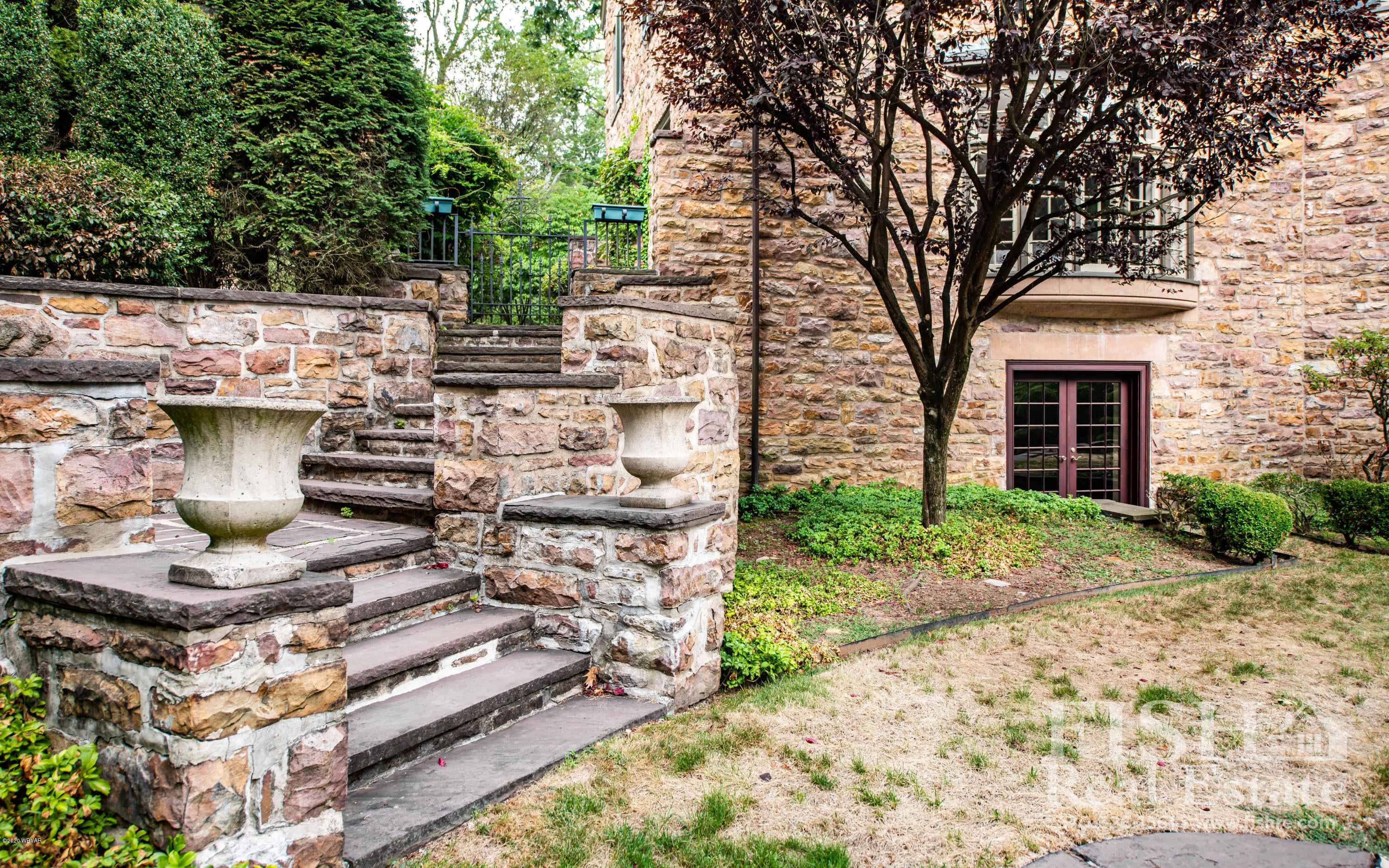 1640 Oak Ridge Place Williamsport, PA 17701 - Photo 7 of 46 Gallery Image 7